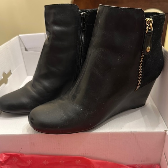 Isaac Mizrahi Black Wedge Ankle Boots - Picture 6 of 16